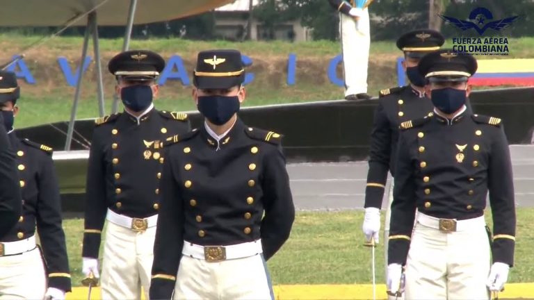 Como vestir para una ceremonia militar